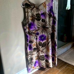 Scoop neck, sleeveless dress